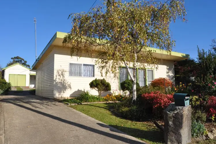 5 Russell Street, Tumut NSW 2720
