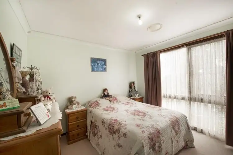 Fifth view of Homely house listing, 8 Griffiths Place, Eagle Vale NSW 2558