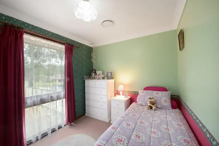 Sixth view of Homely house listing, 8 Griffiths Place, Eagle Vale NSW 2558