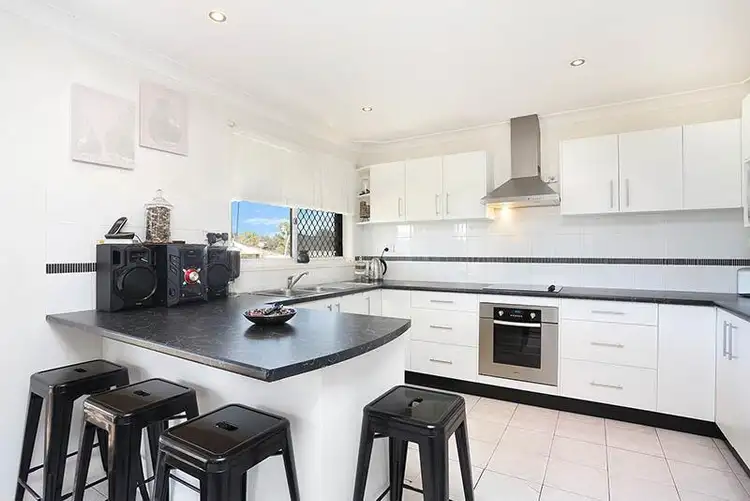 156 Quarry Road, Bossley Park NSW 2176