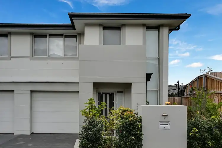 7 Highland Close, Macquarie Links NSW 2565