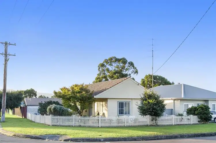 1 Beveridge Street, Albion Park NSW 2527