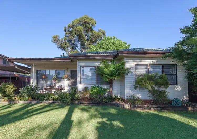 3 Clarence Street, Macquarie Fields NSW 2564