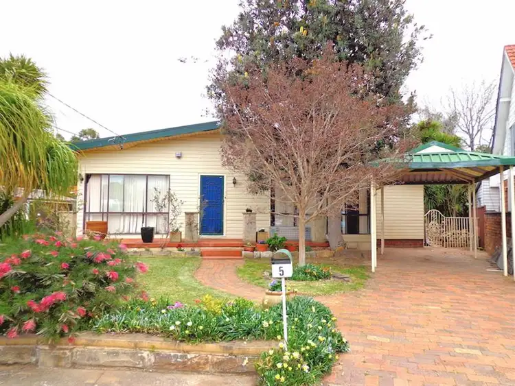 5 Robbins Street, Fairfield West NSW 2165