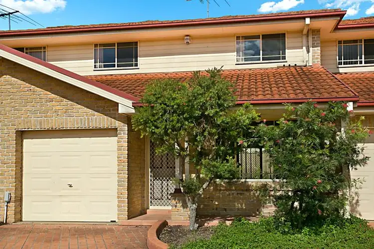 6/6 Bunbury Road, Macquarie Fields NSW 2564