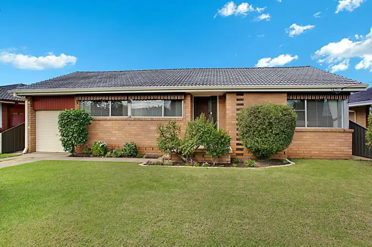 12 Harvey Street, Macquarie Fields NSW 2564