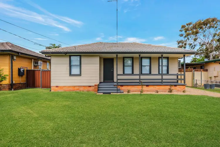 15 Nauru Crescent, Lethbridge Park NSW 2770