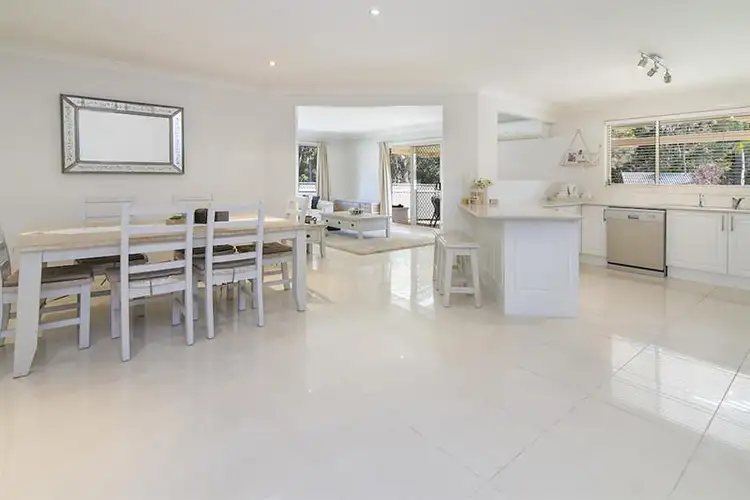 42 Tradewinds Avenue, Summerland Point NSW 2259