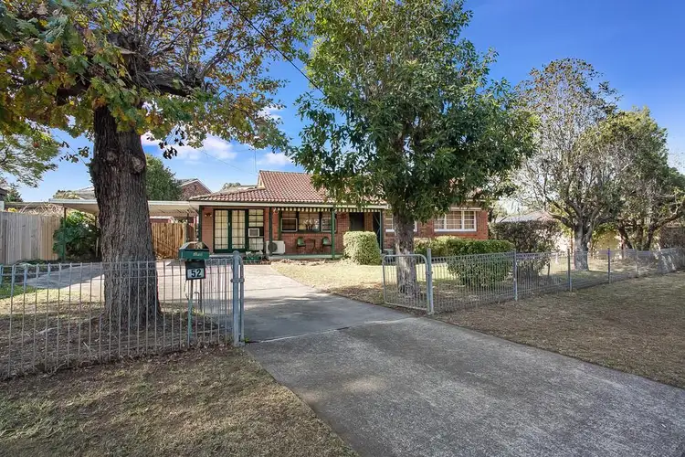 52 Waratah Crescent, Macquarie Fields NSW 2564