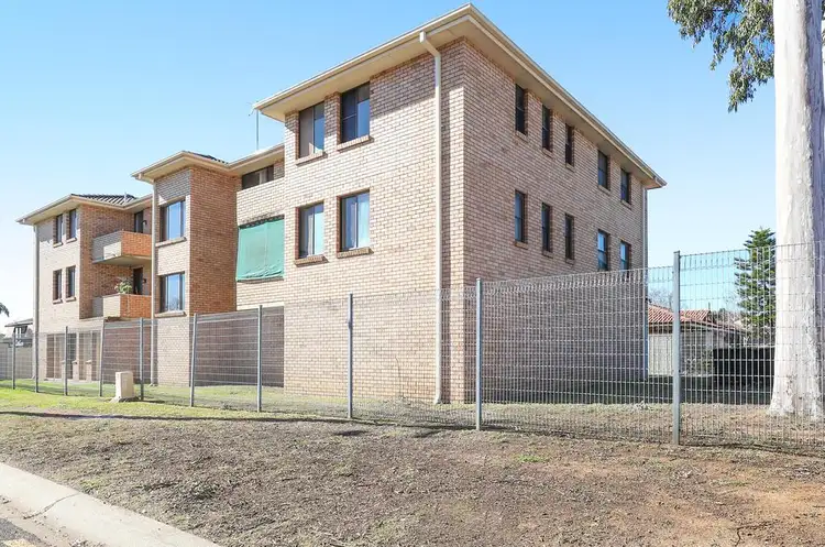 3/2 Stafford Street *, Minto NSW 2566