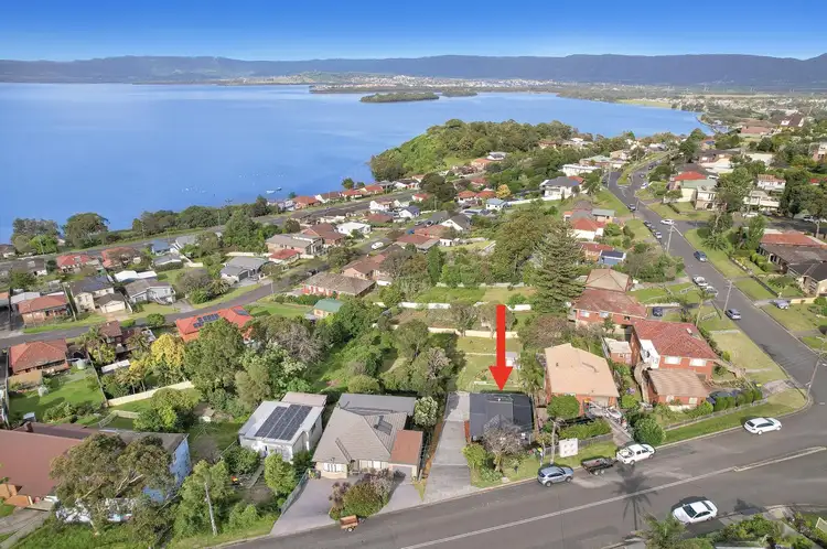 96 Lake Heights Road, Lake Heights NSW 2502