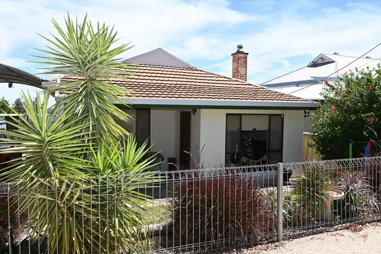 12 Thompson Street, Waikerie SA 5330