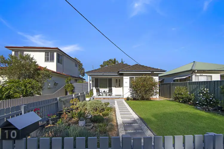 10 MacKenzie Avenue, Woy Woy NSW 2256