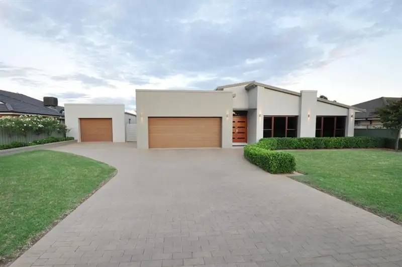 Main view of Homely house listing, 3 Hilton Pl, Dubbo NSW 2830