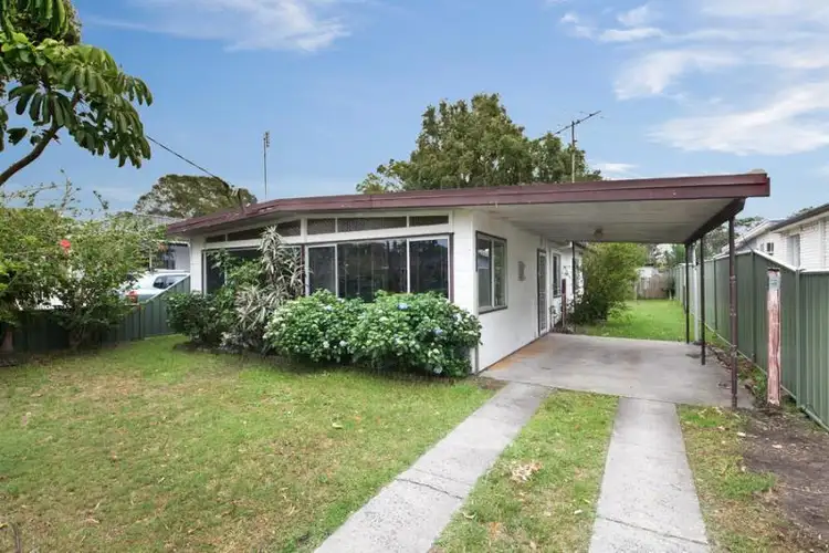 55 Mackenzie Ave Ave, Woy Woy NSW 2256