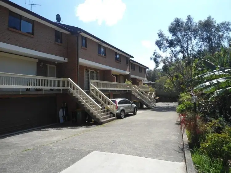 3/32 De Witt St
