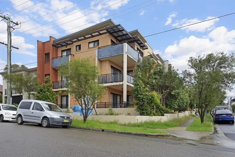 Main view of Homely unit listing, 1/51-53 Cross St, Guildford NSW 2161
