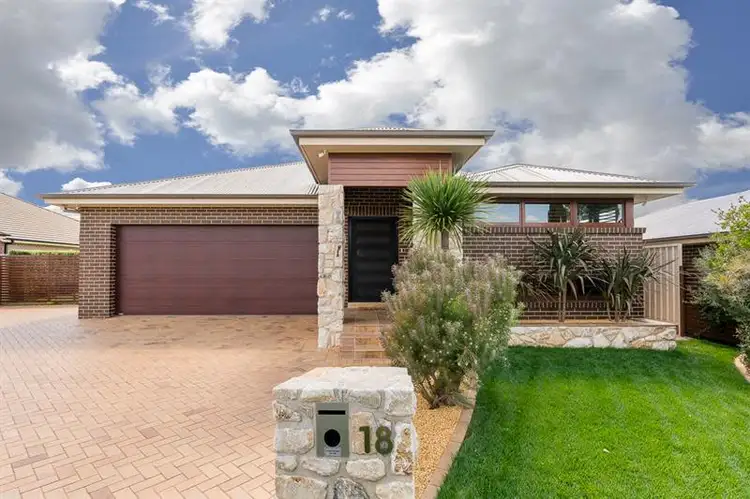 18 Botanic Way, Orange NSW 2800