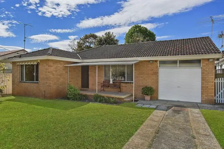 48 Dunban Rd, Woy Woy NSW 2256