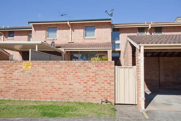 17/42 Woodhouse Dr, Ambarvale NSW 2560