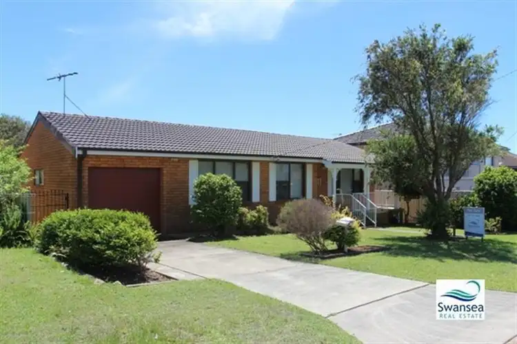 11 Middle St, Caves Beach NSW 2281