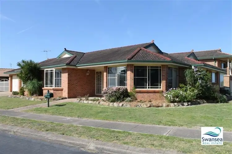 7 Seaspray Cl, caves beach NSW 2281