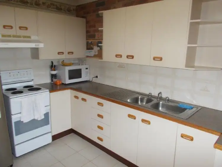 Third view of Homely villa listing, 1/6 Proserpine Cl, Ashtonfield NSW 2323