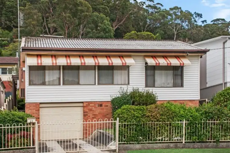 21 Nioka Ave, Point Clare NSW 2250
