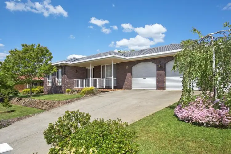 19 Hamilton Valley Ct, Lavington NSW 2641