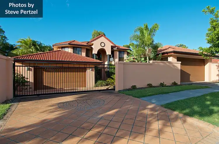 9 Maltravers Dr, Arundel QLD 4214