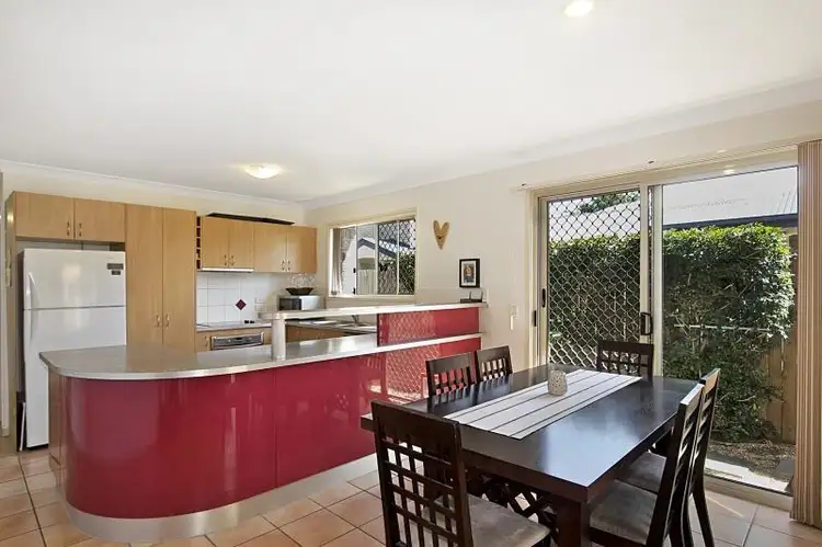 2/4 Molucca  Ave, Palm Beach QLD 4221