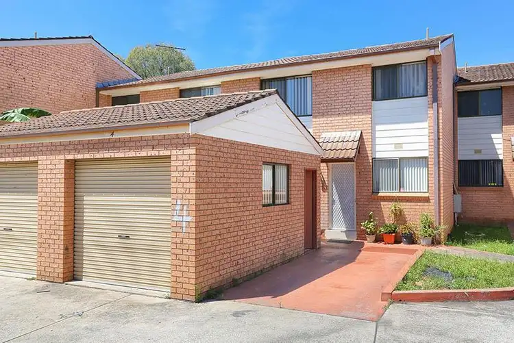 4/1 Manning St, Warwick Farm NSW 2170