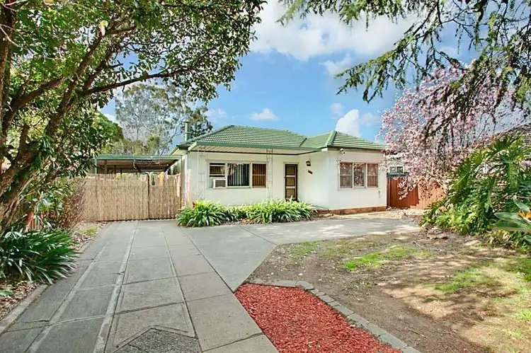 8 Saywell Rd, Macquarie Fields NSW 2564