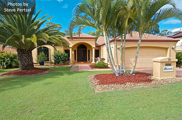19 Hazel Ct, Arundel QLD 4214
