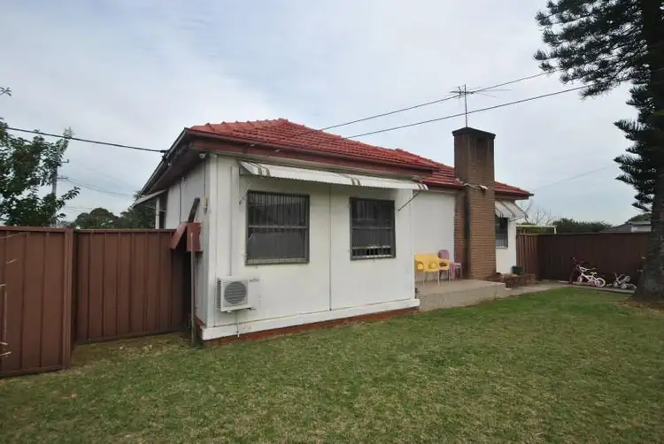 22 Allowrie Rd, Villawood NSW 2163