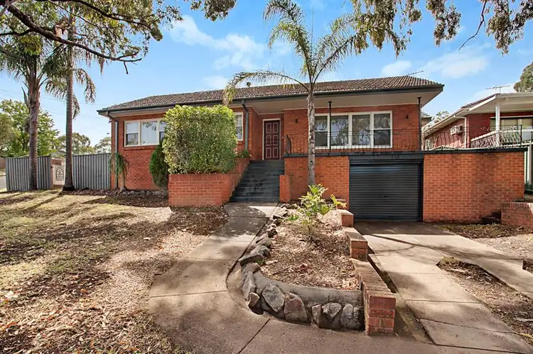 8 Uther Ave, Bradbury NSW 2560