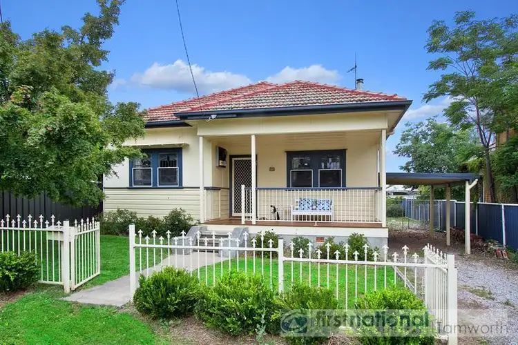 11 Upper St, Tamworth NSW 2340