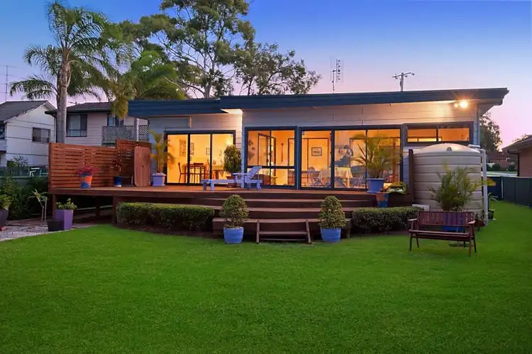 39 The Corso -, Gorokan NSW 2263