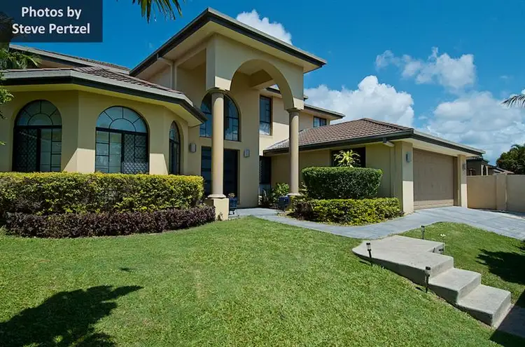 8 Maltravers Dr, Arundel QLD 4214