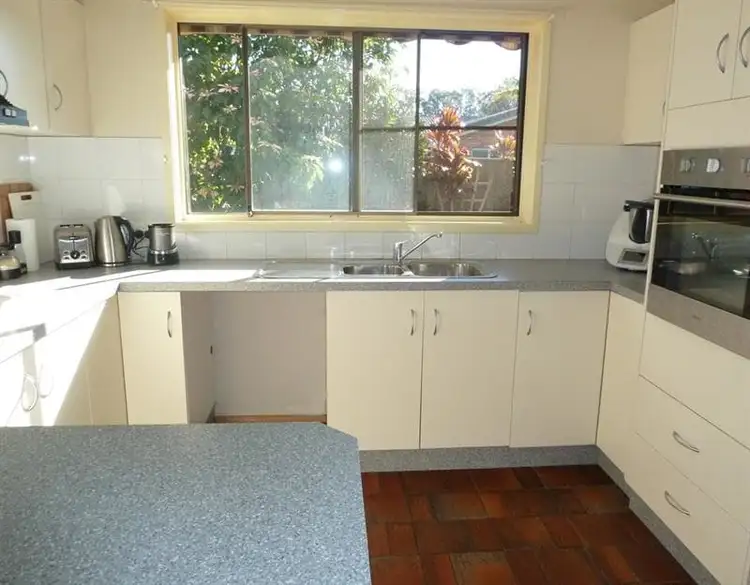 4/4 Regency Cct, Tuncurry NSW 2428