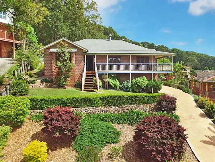 10 Palm Tree Cres, Caves Beach NSW 2281