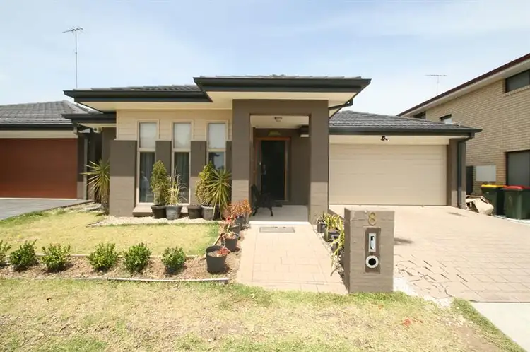 8 Corrigan  St, Ropes Crossing NSW 2760