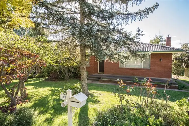 128 Coronation Dr, Orange NSW 2800