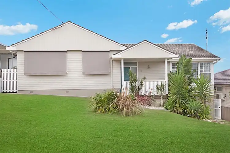 4 Marian Pl, Belmont North NSW 2280