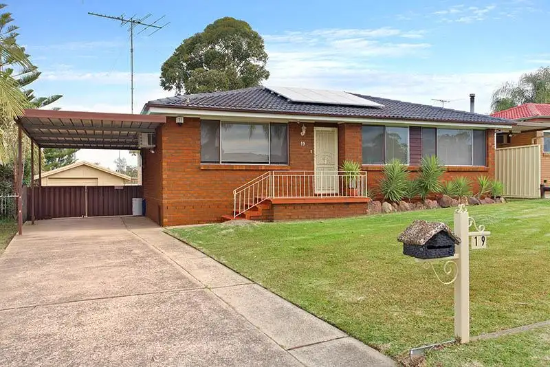 Main view of Homely house listing, 19 Kenneth Cres, Dean Park NSW 2761