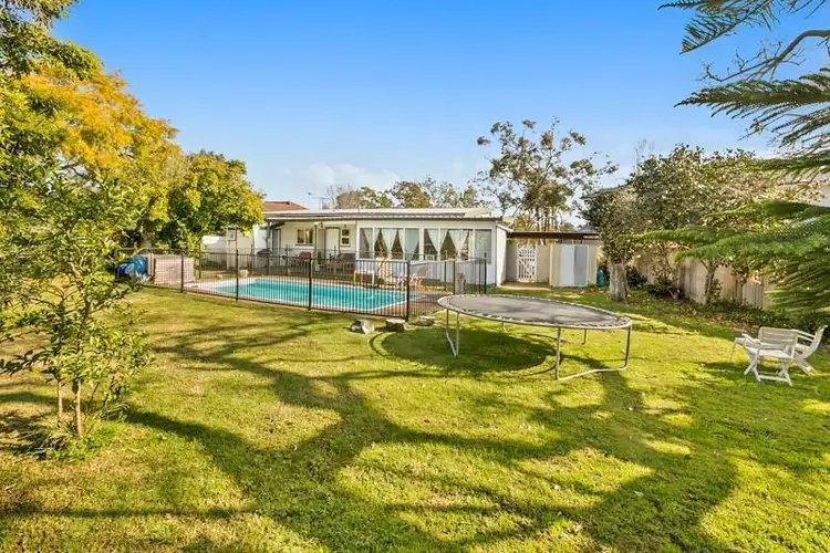 5 Greenfield Pl, Forestville NSW 2087