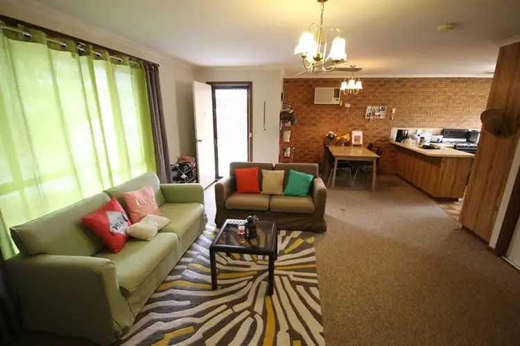 Fourth view of Homely block of units listing, 8 Glendaloch Ct, Lavington NSW 2641