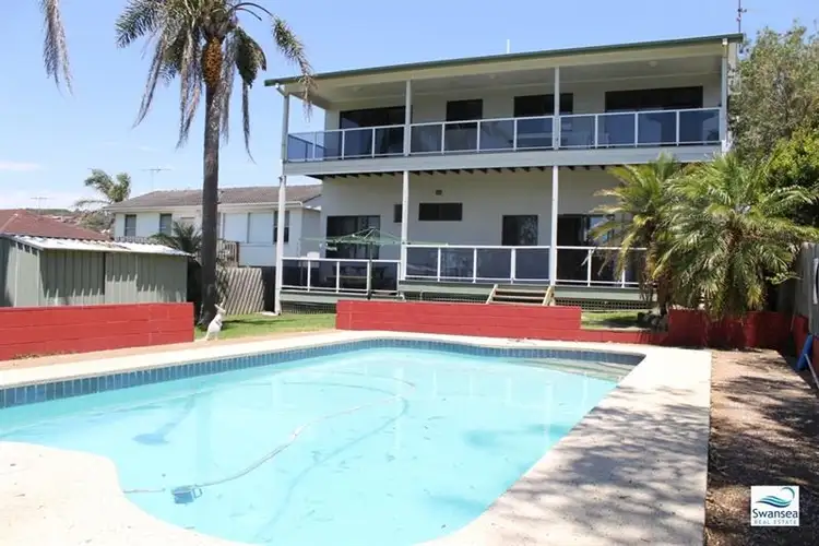 63 Caves Beach Rd, Caves Beach NSW 2281