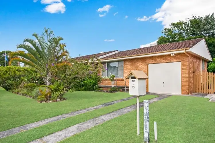 5 Regina Cl, Woy Woy NSW 2256