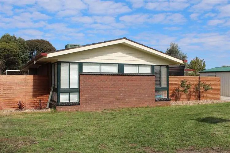 74 James Cook Ave, Howlong NSW 2643